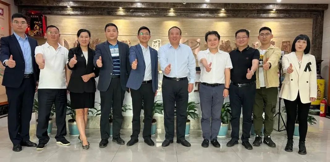 熱烈歡迎當陽市副市長、工商聯(lián)主席鄧星一行蒞臨我司！